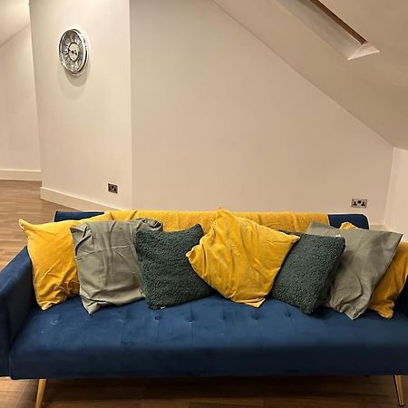 Peaceful 2-Bedroom Haven Питерборо Екстериор снимка