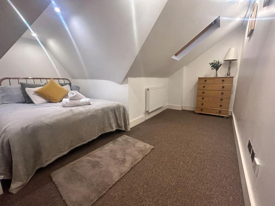 Peaceful 2-Bedroom Haven Питерборо Екстериор снимка