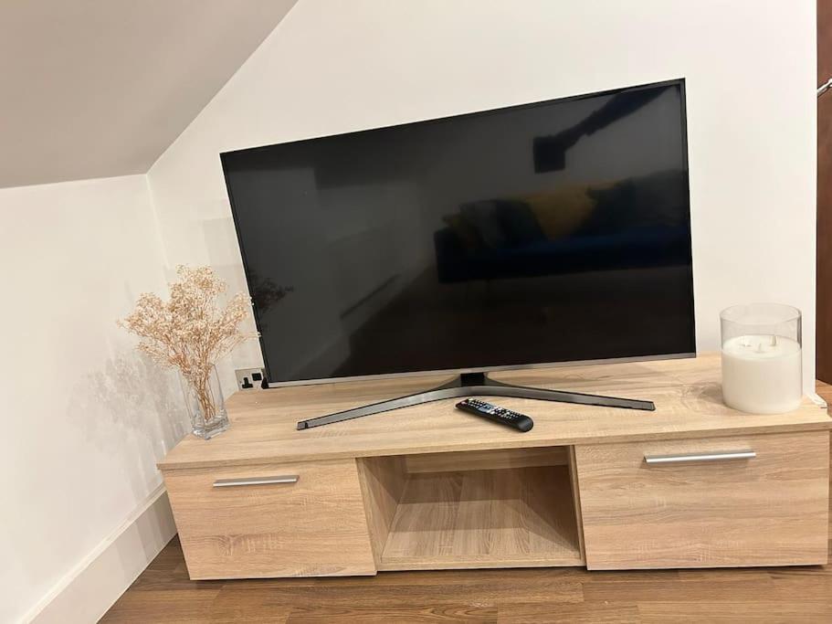 Peaceful 2-Bedroom Haven Питерборо Екстериор снимка