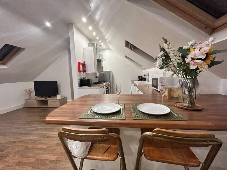 Peaceful 2-Bedroom Haven Питерборо Екстериор снимка